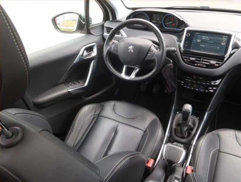 Peugeot 2008 - hlavní fotka