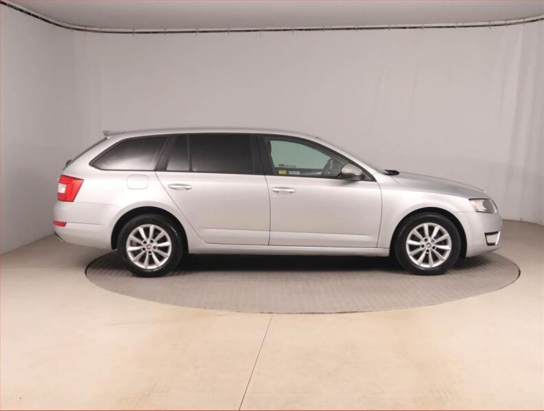 Škoda Octavia - hlavní fotka