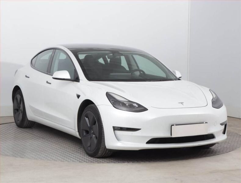 Tesla Model 3 - hlavní fotka