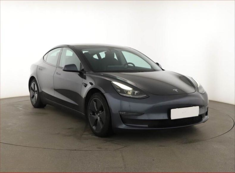 Tesla Model 3 - hlavní foto