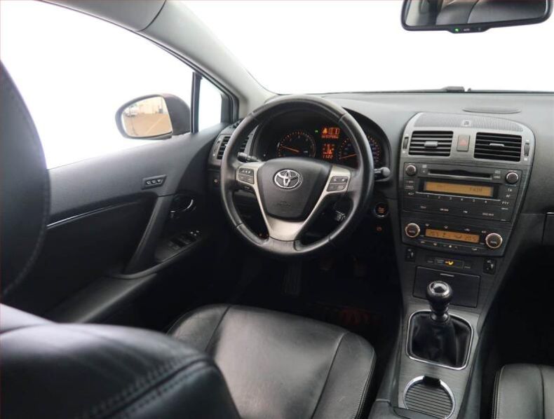 Toyota Avensis - hlavní fotka