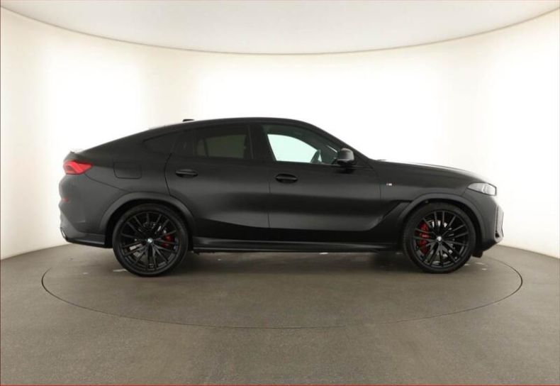 BMW X6 - hlavní fotka