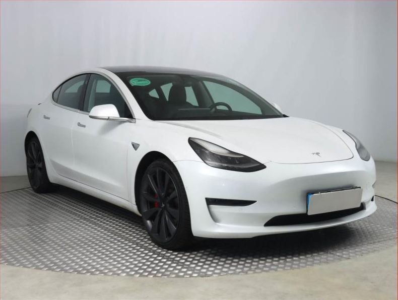 Tesla Model 3 - hlavní fotka