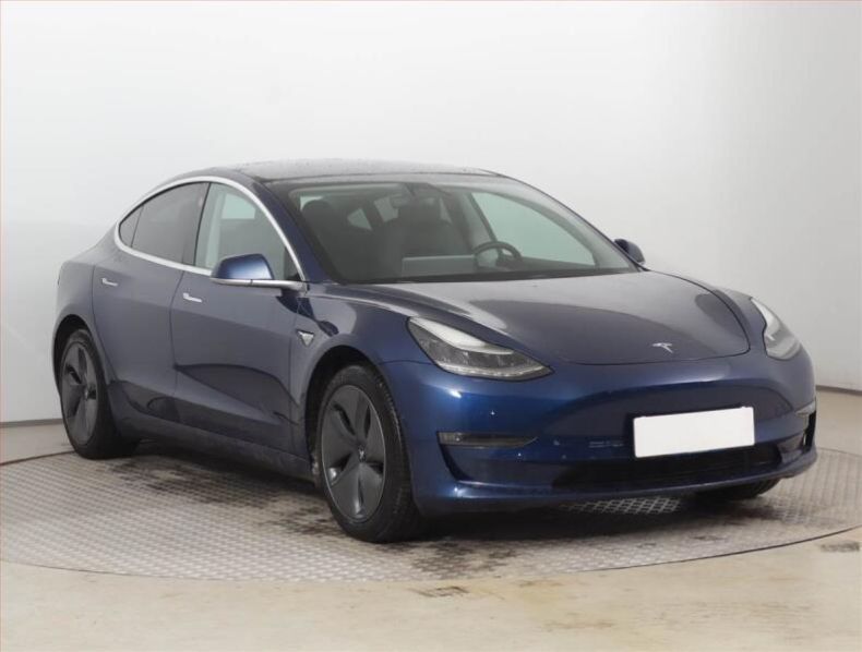 Tesla Model 3 - hlavní foto