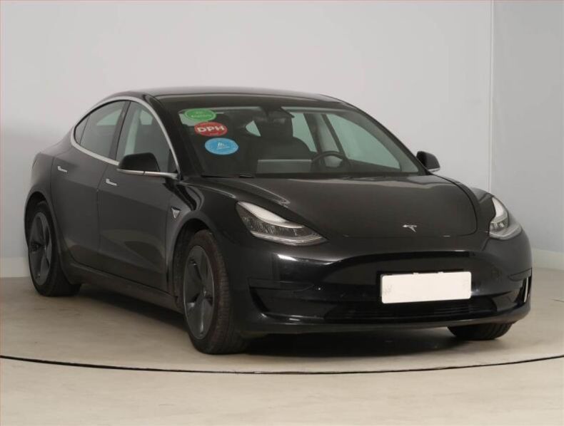 Tesla Model 3 - hlavní fotka inzerátu