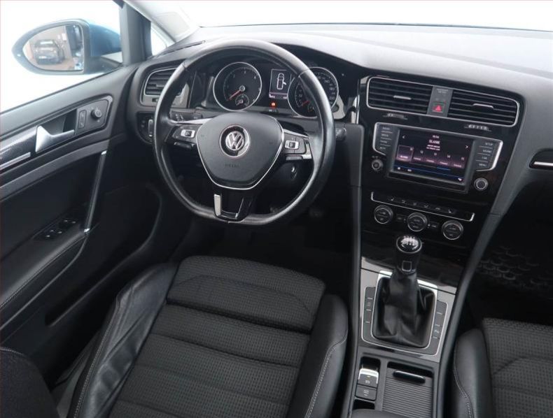 Volkswagen Golf - hlavní fotka