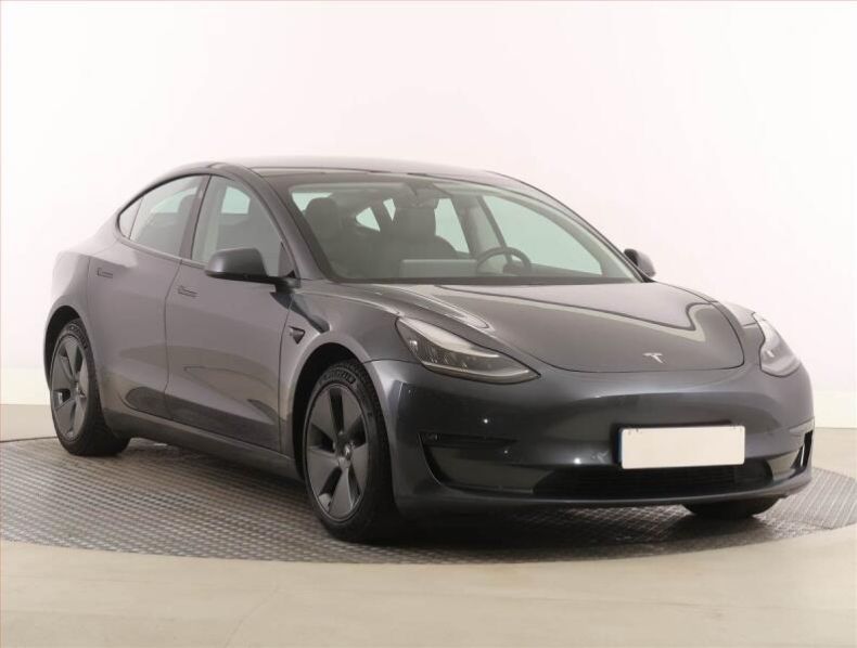 Tesla Model 3 - hlavní foto