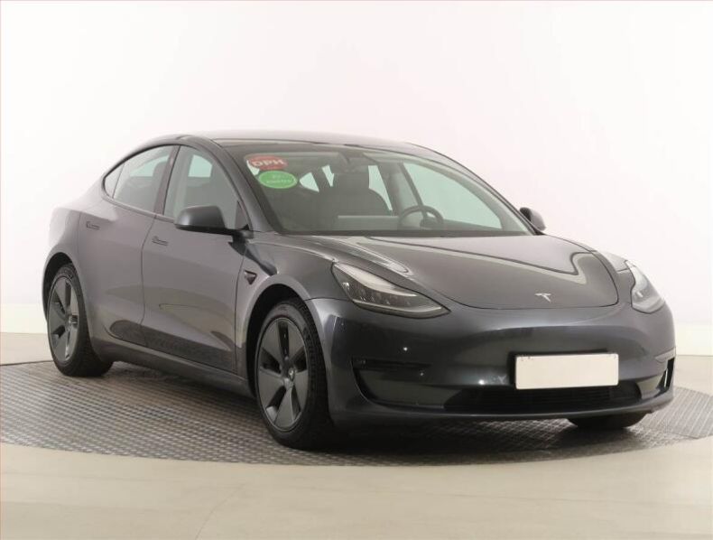 Tesla Model 3 - hlavní fotka inzerátu