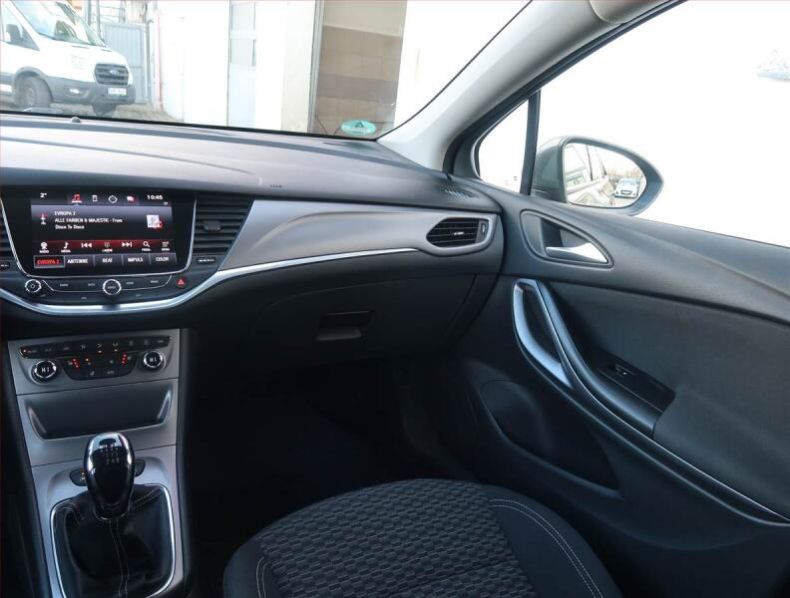 Opel Astra - hlavní fotka