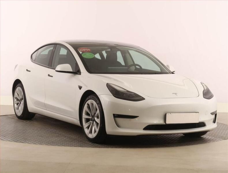 Tesla Model 3 - hlavní foto