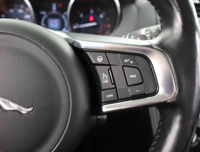 Jaguar F-Pace - hlavní fotka