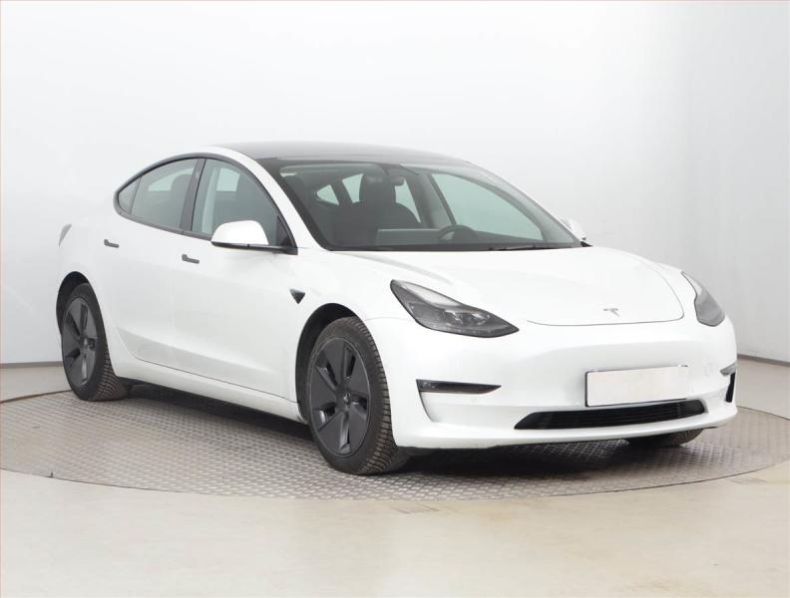 Tesla Model 3 - hlavní fotka