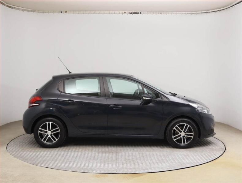 Peugeot 208 - hlavní fotka