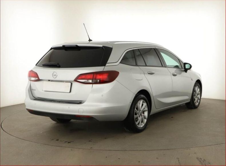 Opel Astra - hlavní fotka