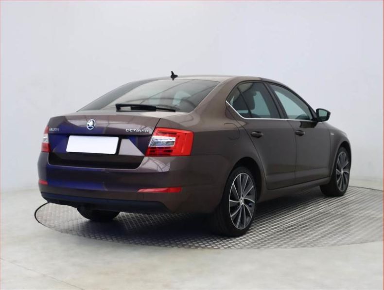 Škoda Octavia - hlavní fotka