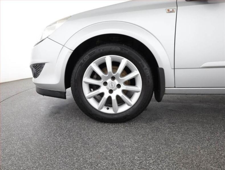 Opel Astra - hlavní fotka