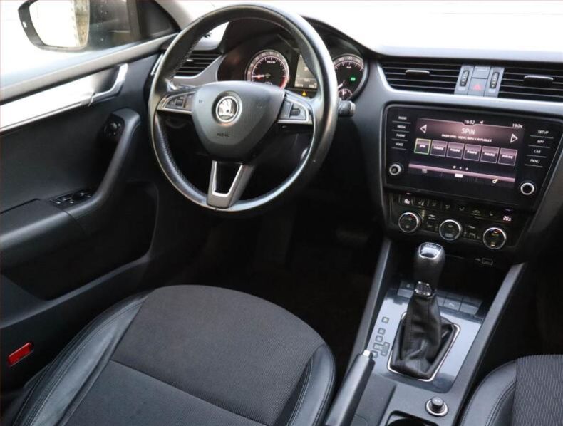 Škoda Octavia - hlavní fotka