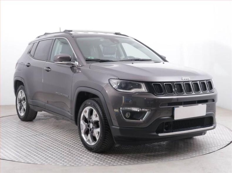 Jeep Compass - hlavní foto