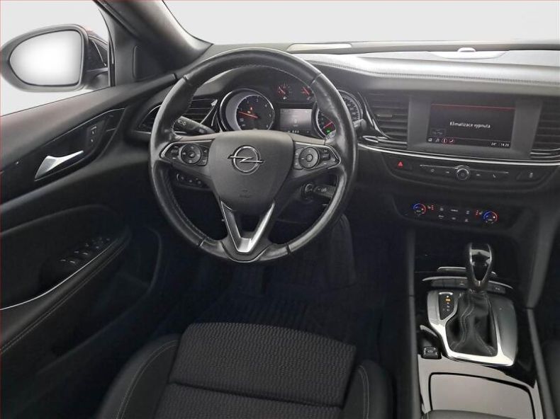 Opel Insignia - hlavní fotka