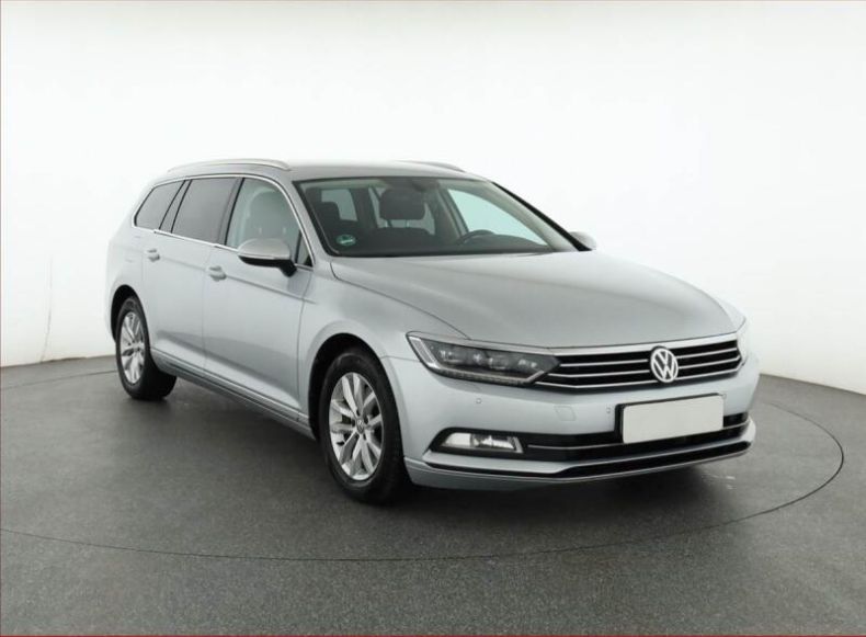 Volkswagen Passat - hlavní foto