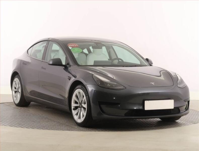 Tesla Model 3 - hlavní foto