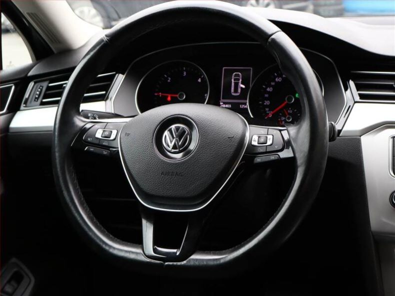 Volkswagen Passat - hlavní fotka