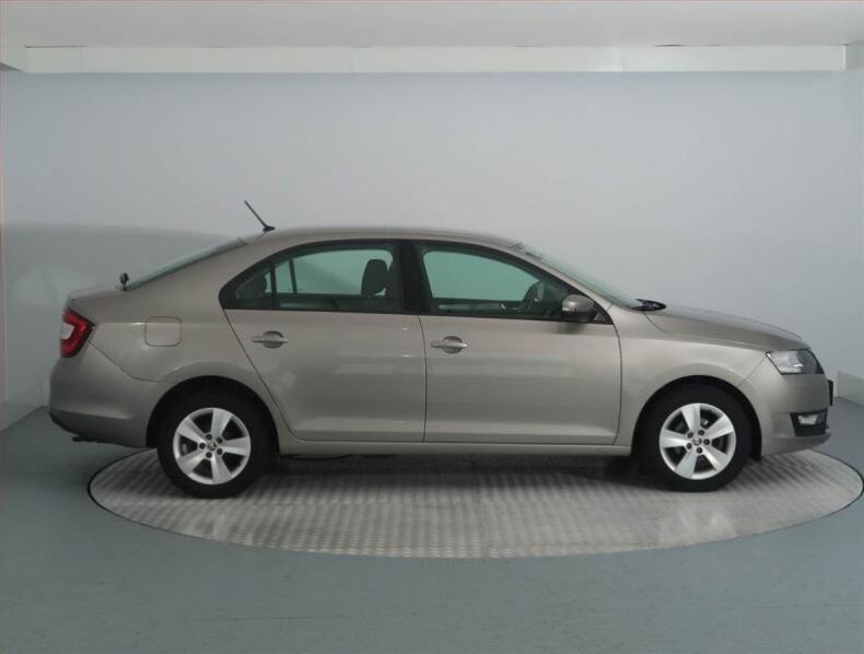 Škoda Rapid - hlavní fotka