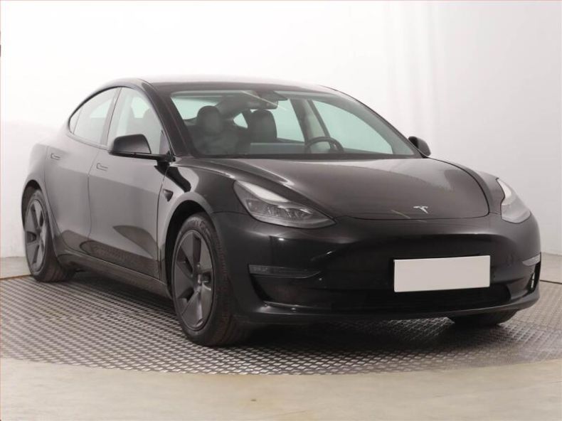 Tesla Model 3 - hlavní foto