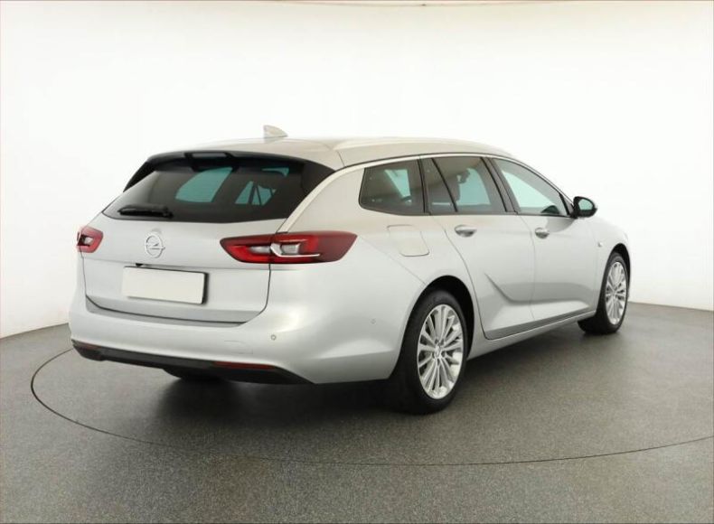 Opel Insignia - hlavní fotka