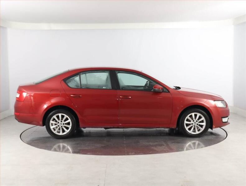 Škoda Octavia - hlavní fotka