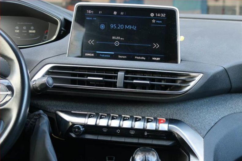 Peugeot 3008 - hlavní fotka