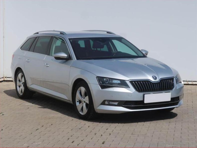 Škoda Superb - hlavní foto
