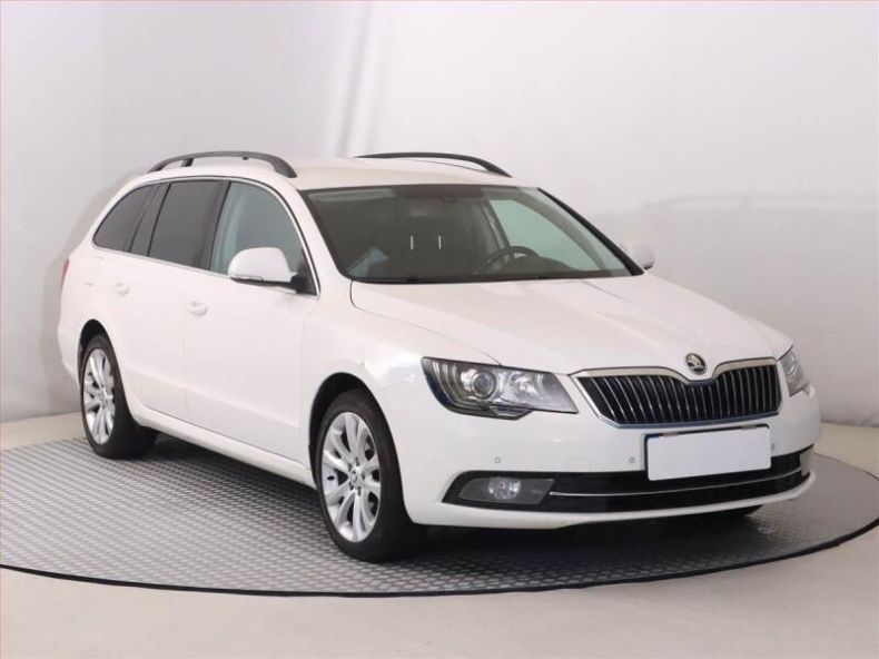 Škoda Superb - hlavní foto