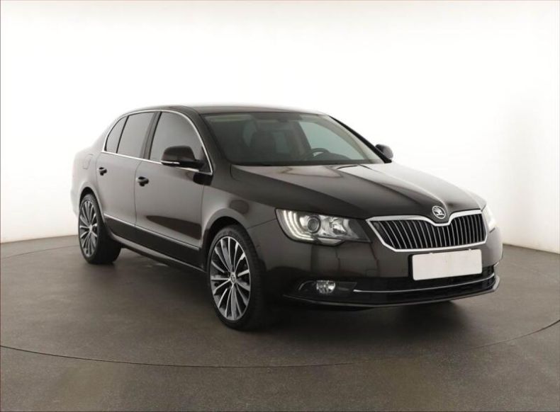 Škoda Superb - hlavní foto
