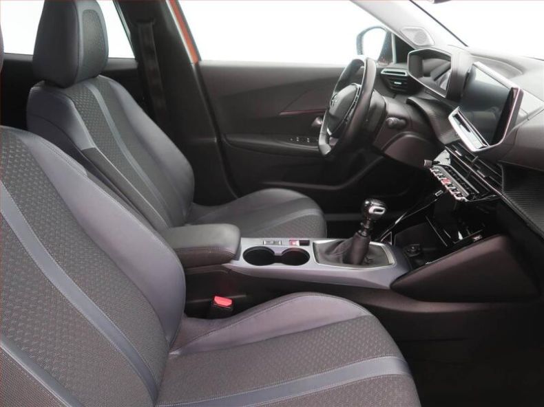 Peugeot 2008 - hlavní fotka