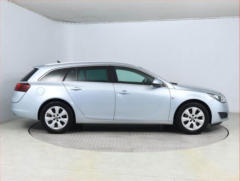 Opel Insignia - hlavní fotka