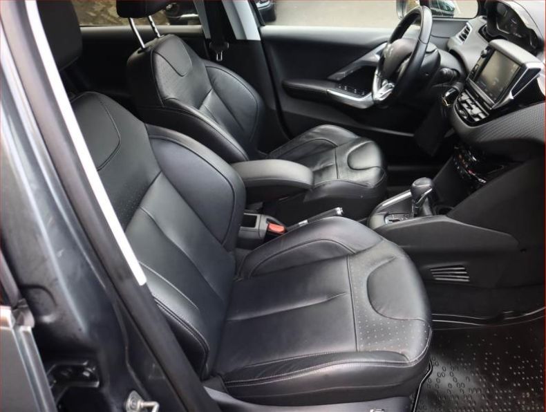 Peugeot 208 - hlavní fotka