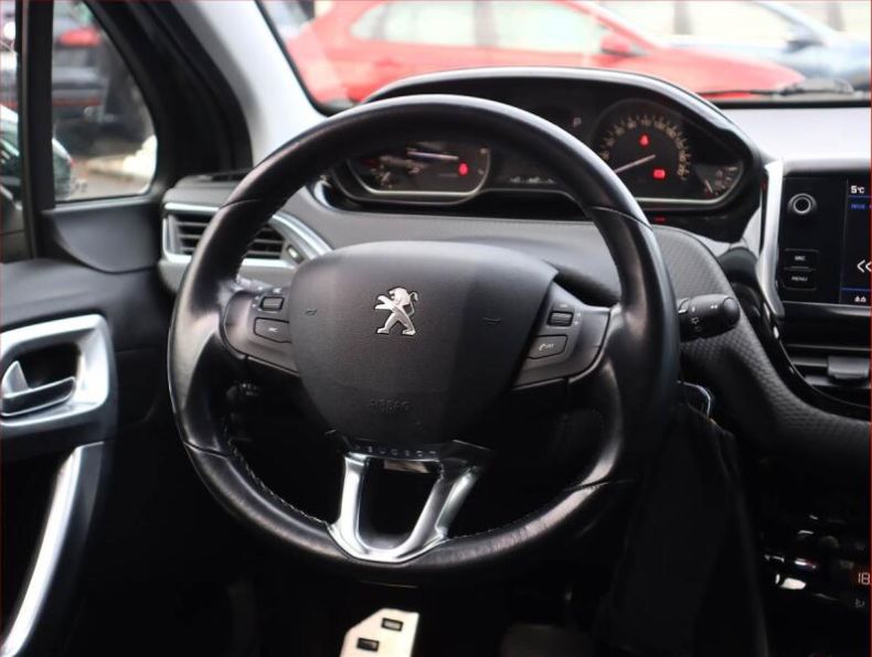 Peugeot 208 - hlavní fotka