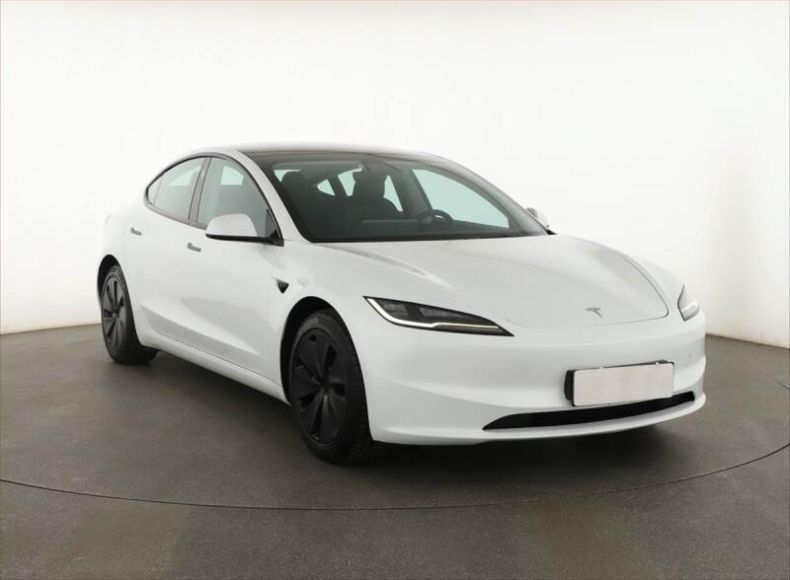 Tesla Model 3 - hlavní foto