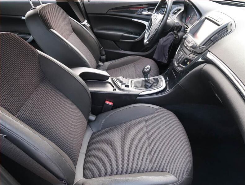 Opel Insignia - hlavní fotka