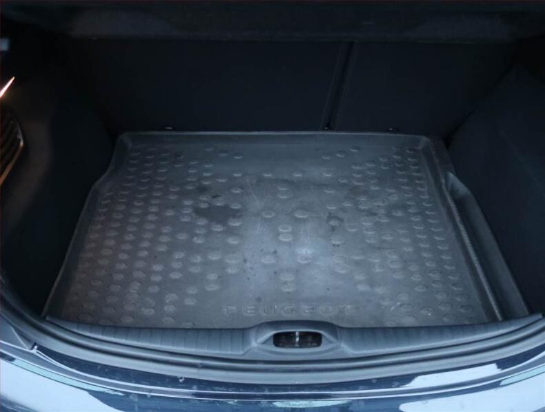 Peugeot 208 - hlavní fotka