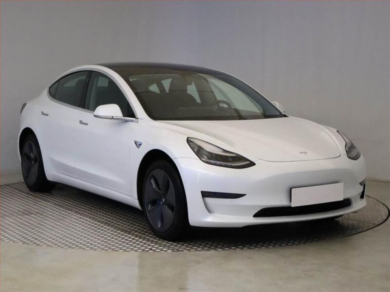 Tesla Model 3 - hlavní foto