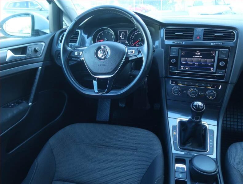 Volkswagen Golf - hlavní fotka