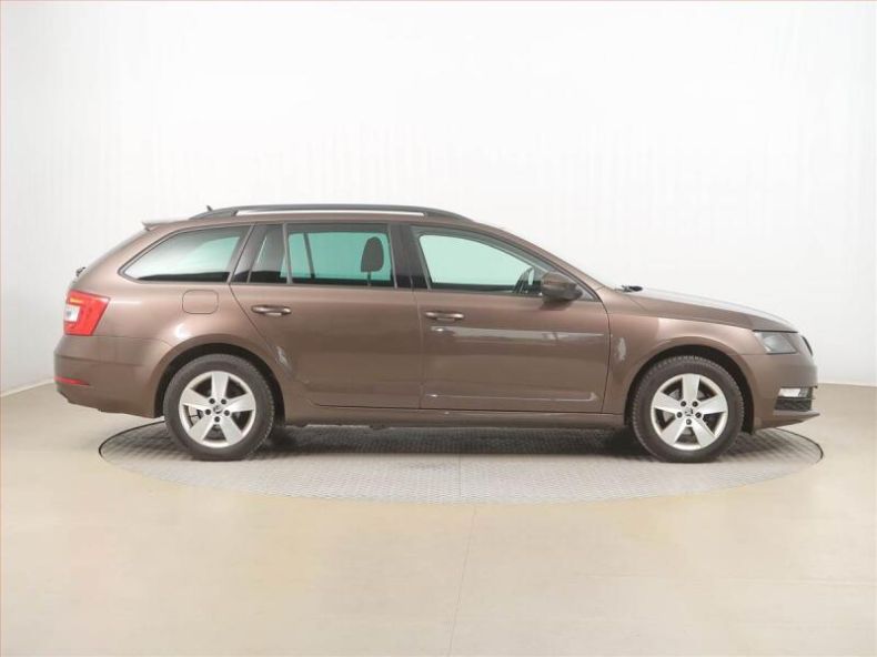 Škoda Octavia - hlavní fotka