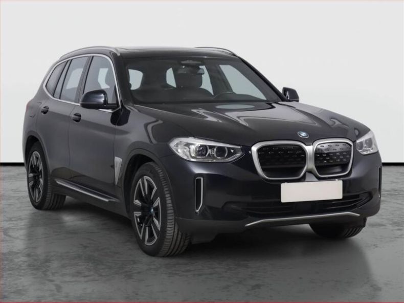 BMW iX3 - hlavní foto