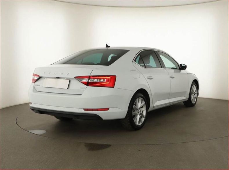 Škoda Superb - hlavní fotka