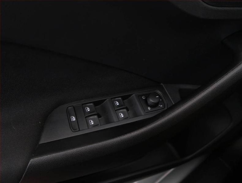 Mercedes GLB - hlavní fotka