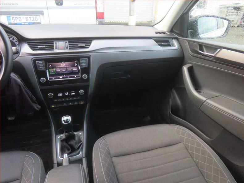 Škoda Rapid - hlavní fotka