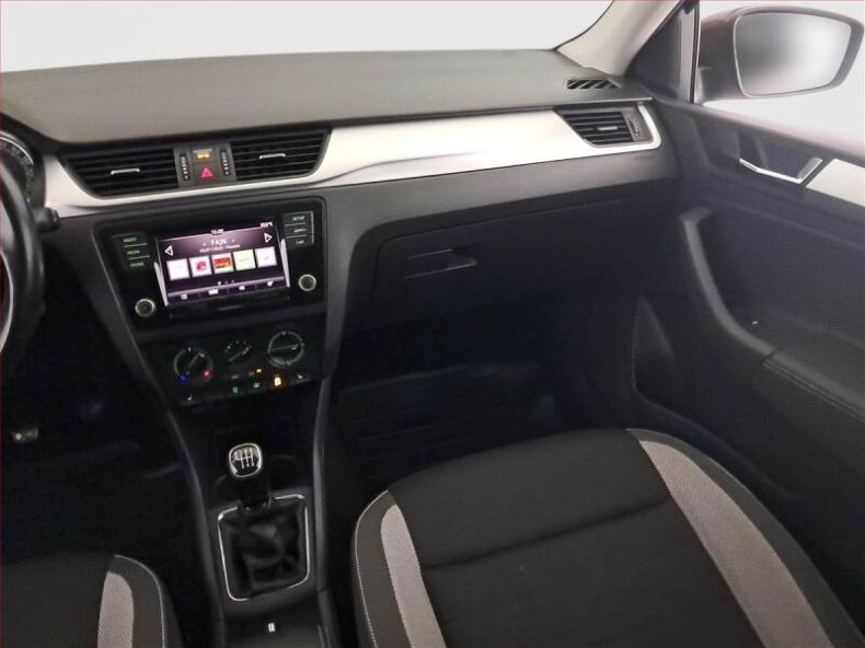 Škoda Rapid - hlavní fotka