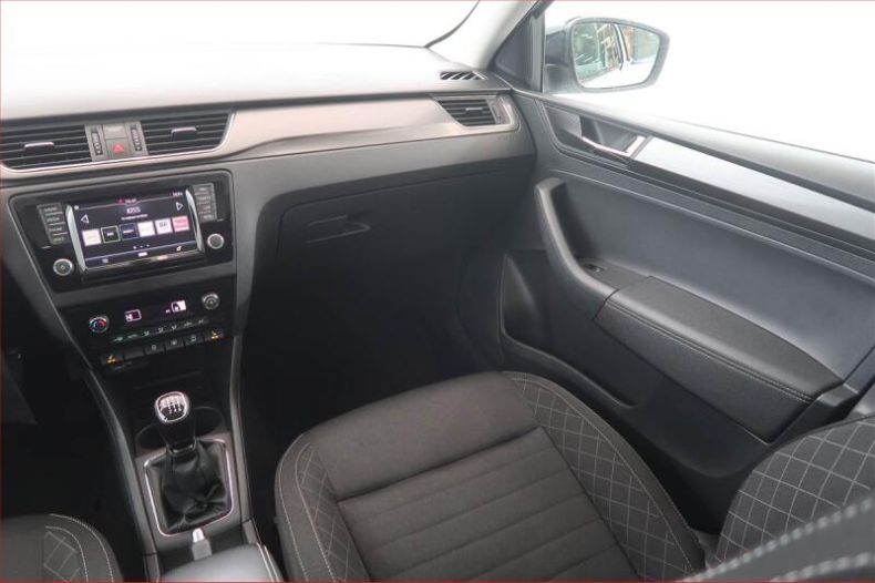 Škoda Rapid - hlavní fotka